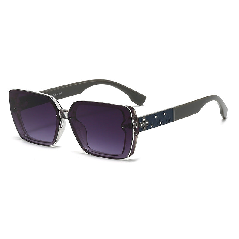 Ladies sunglasses with extravagant jewelry details Bowlift
