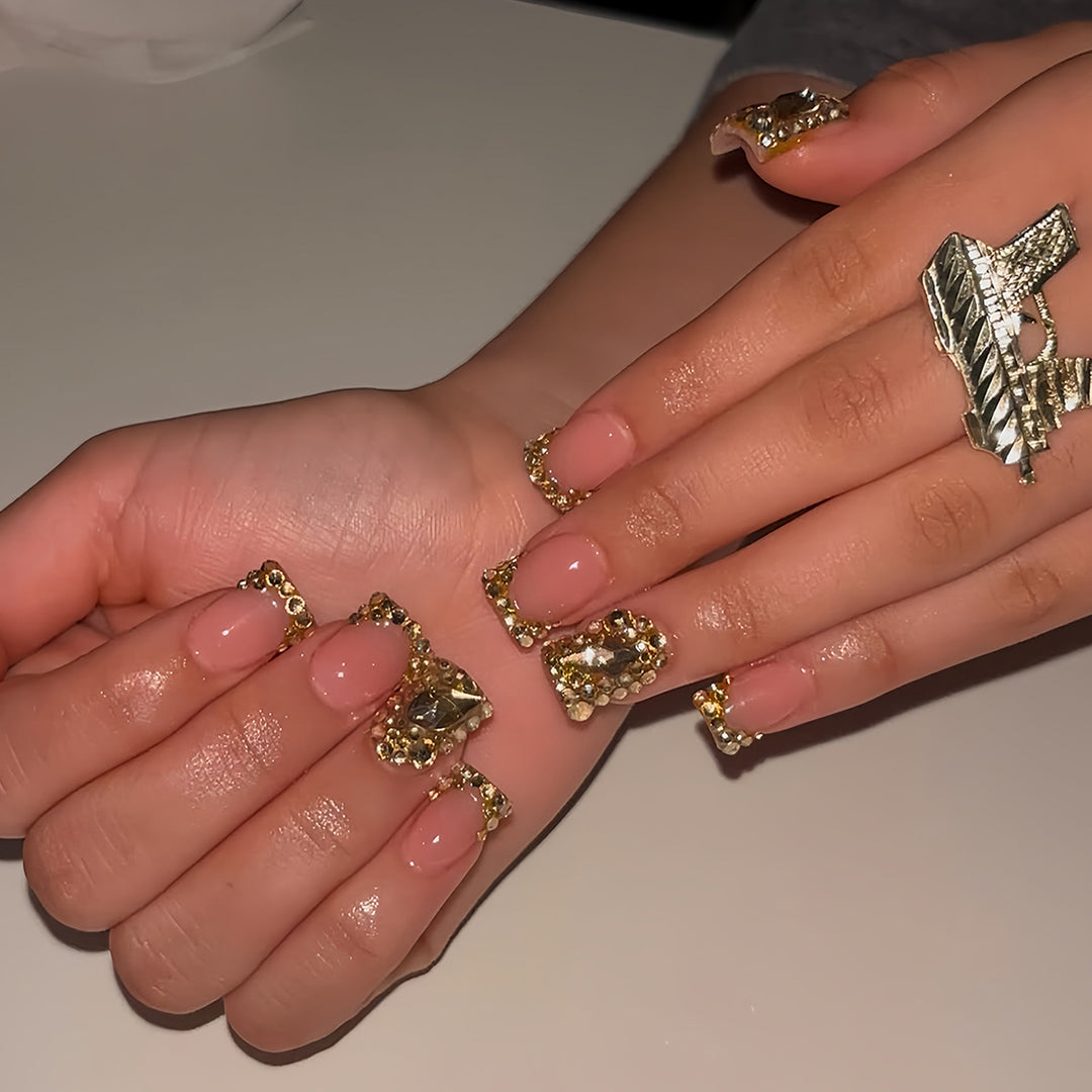 Glamorous Rhinestone-Embellished Nail Extensions Bowlift