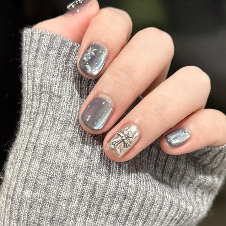 Artificial nail set with glamorous metallic effects Bowlift