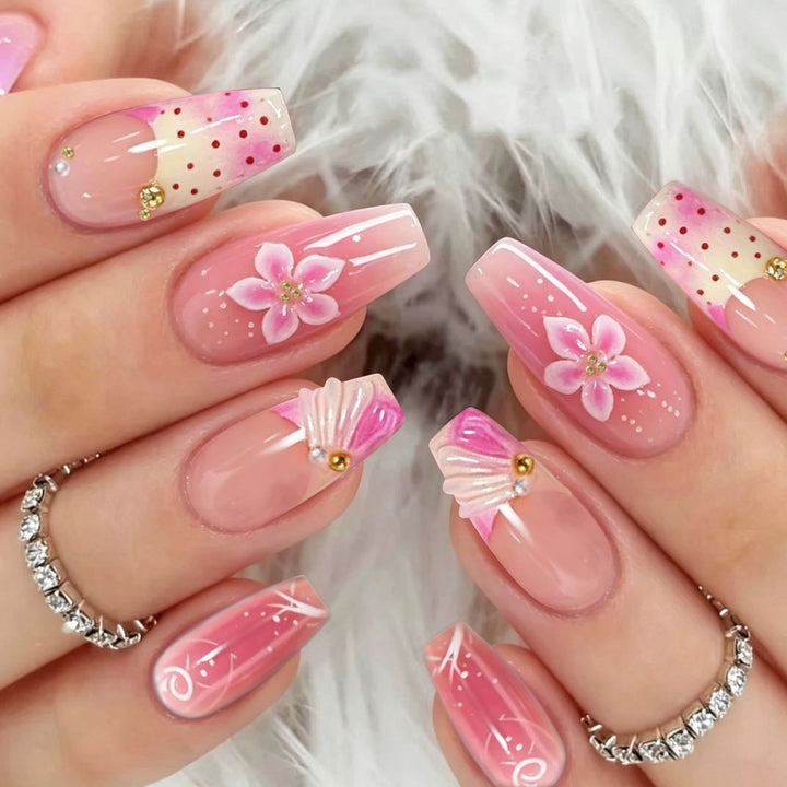 Artful nail set with floral accents Bowlift