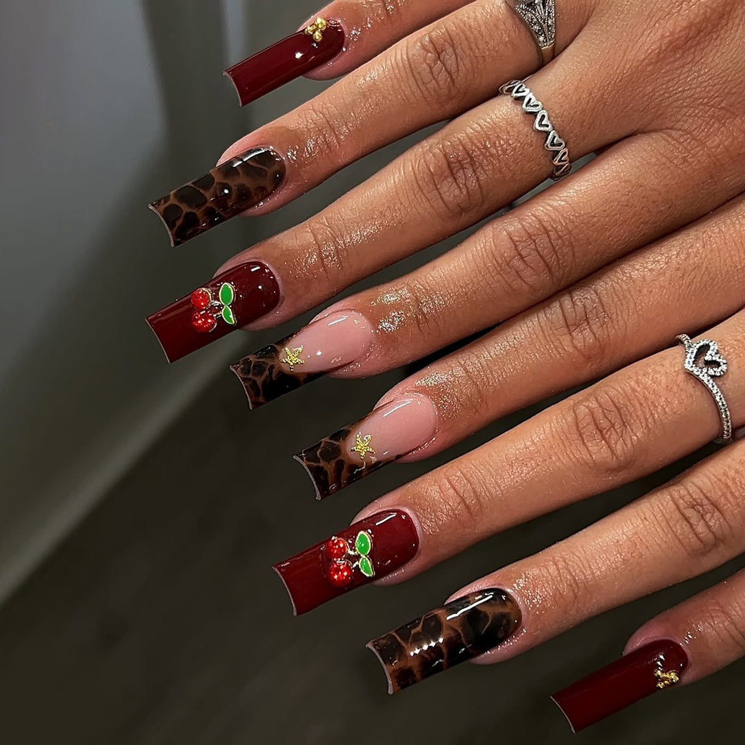 Creative nail art set with leopard and Christmas motifs Bowlift