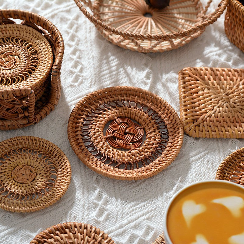 Handmade coasters made of woven material Bowlift