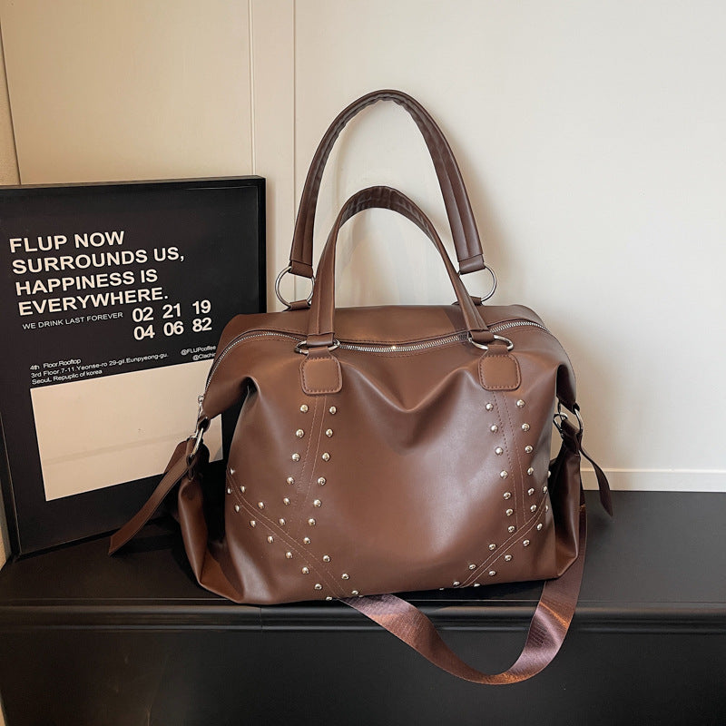 Elegant and Spacious Handbag Bowlift
