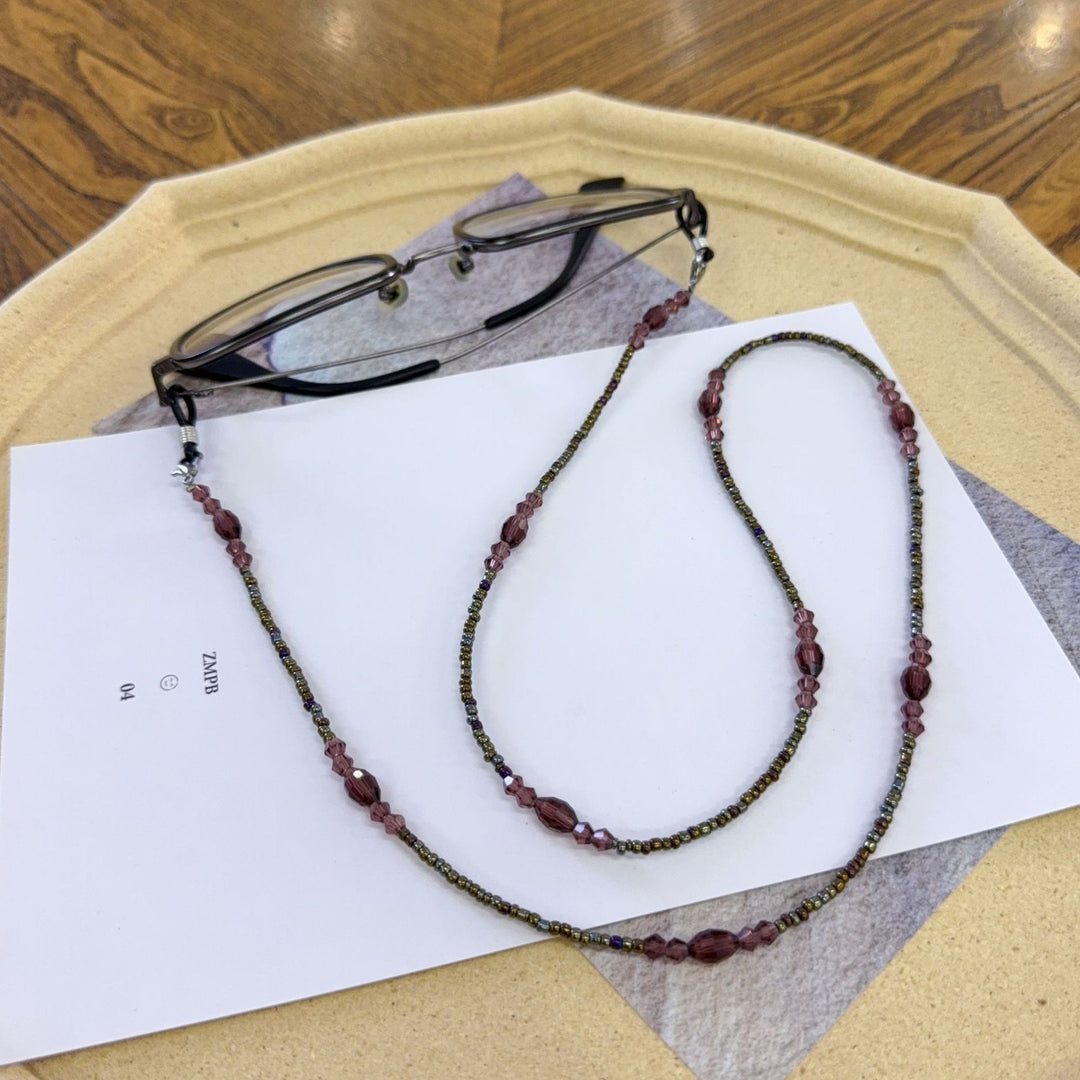 Adjustable Beaded Eyewear Chain Bowlift