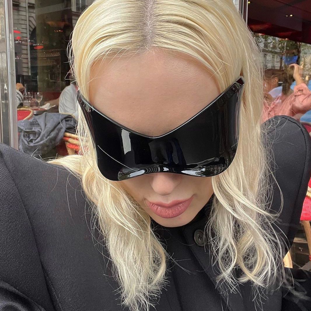 Women's sporty and stylish sunglasses Bowlift