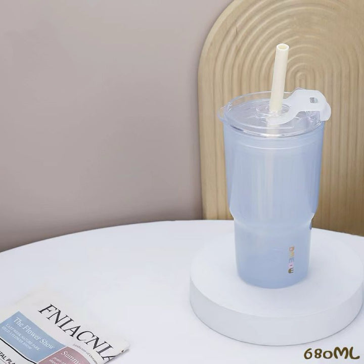 Ladies insulated drinking cup with flexible lid and silicone-coated straw Bowlift