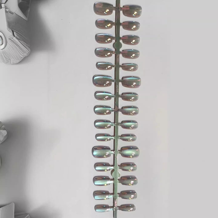 Iridescent Press-On Nail Art Set Bowlift