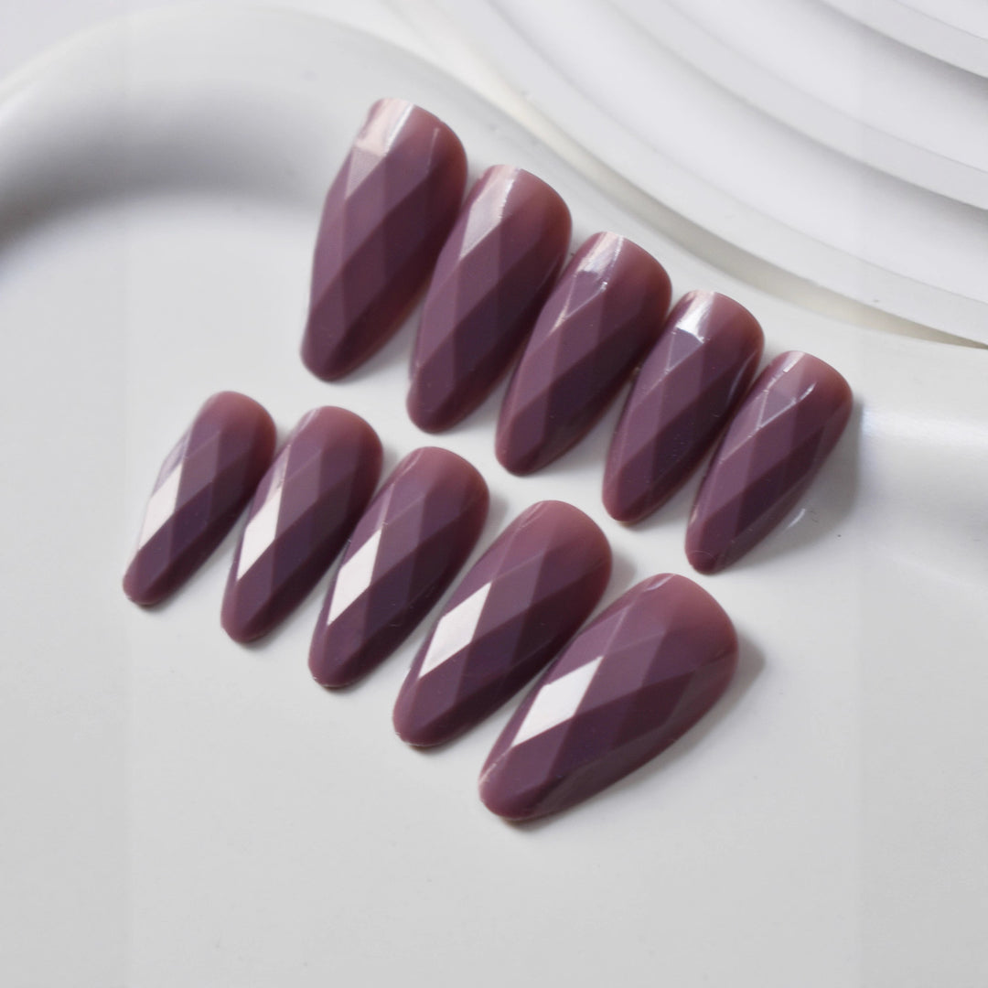 Premium Glossy Diamond-Shaped Press-On Nails Bowlift