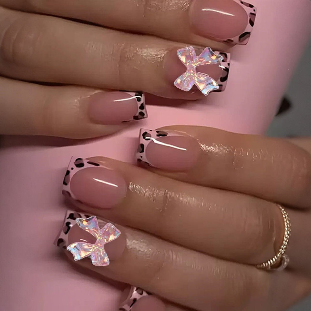 Artificial nail set with impressive floral and bow accents Bowlift