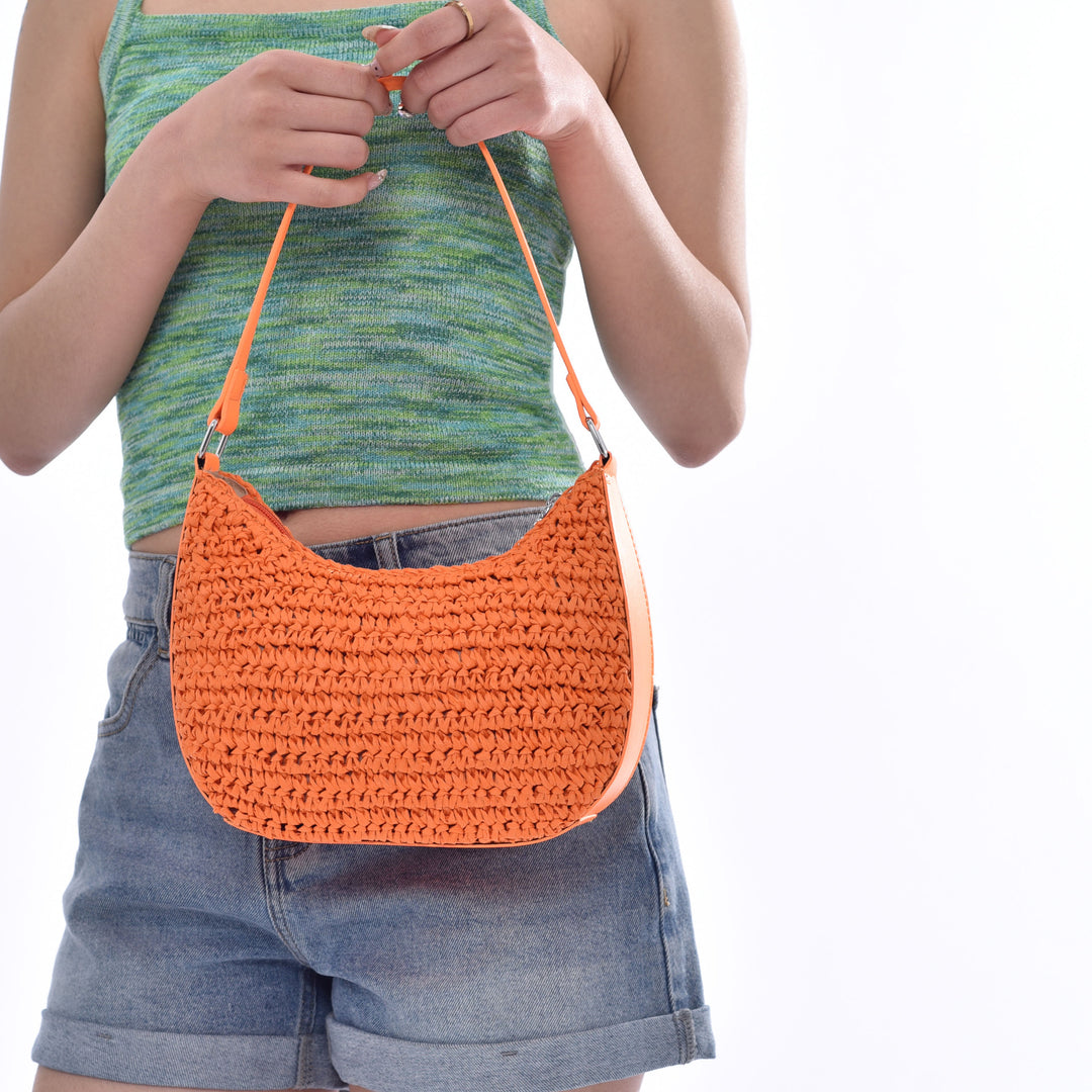 Handbag in Modern Hobo Style Bowlift