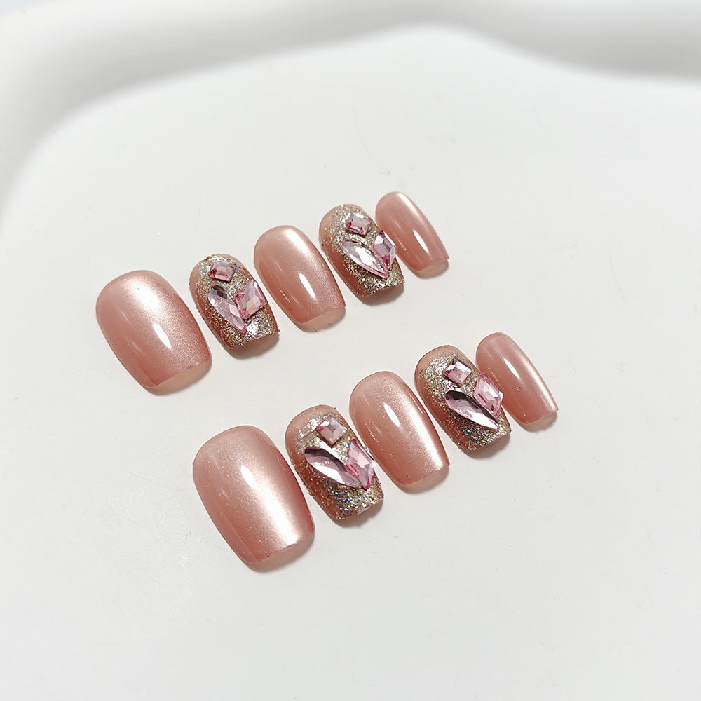 Glamorous artificial nails with sparkling 3D applications Bowlift