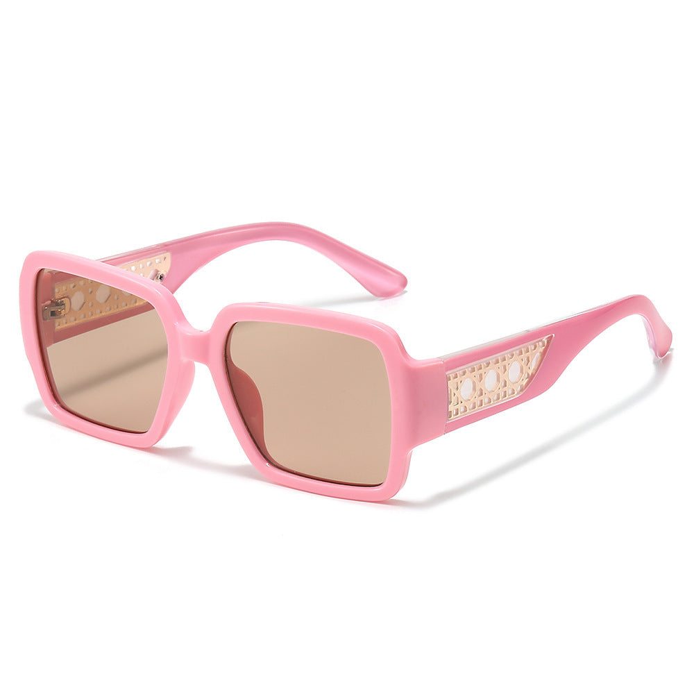 Wide-Brim Retro-Inspired Sunglasses Bowlift
