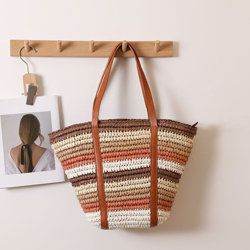 Braided straw tote bag with sturdy leather handles Bowlift