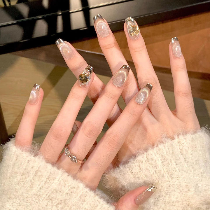 Artificial nail set with glamorous gold and glitter accents Bowlift