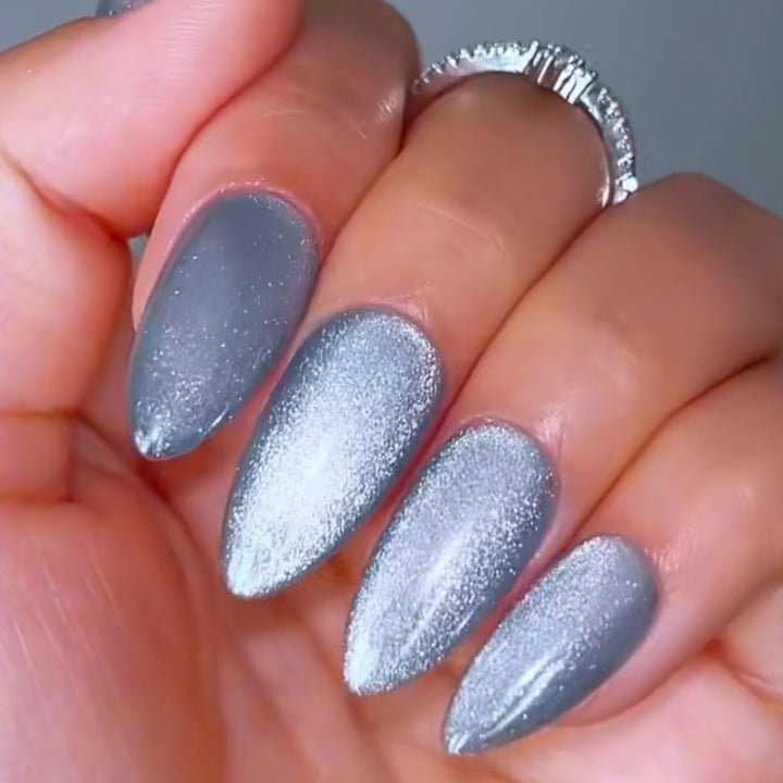 Artificial nails with metallic and glittery finish Bowlift