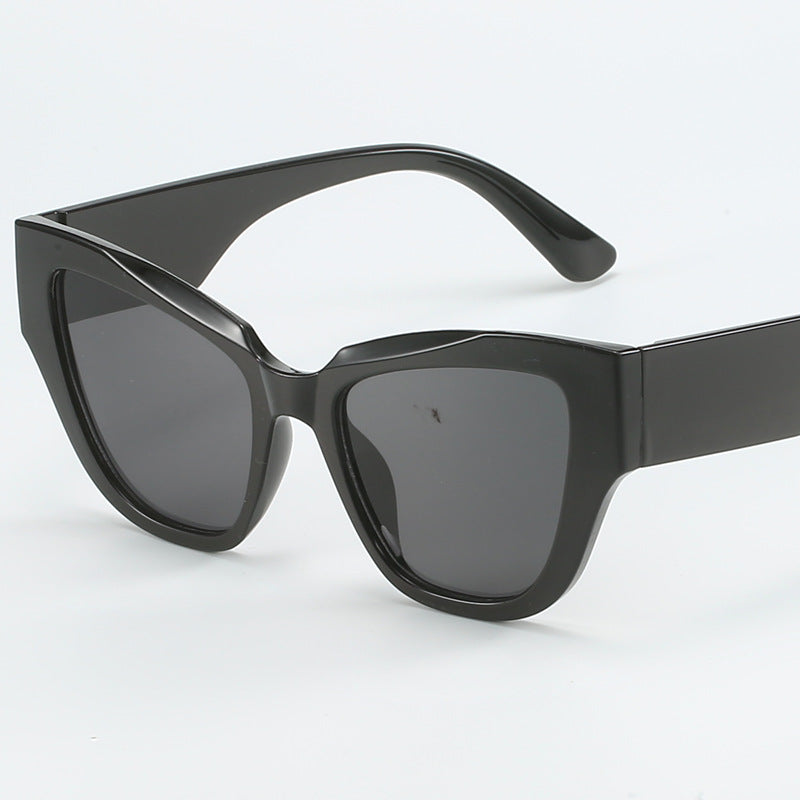 Women's Cat Eye Sunglasses with extravagant Leopard Print Bowlift