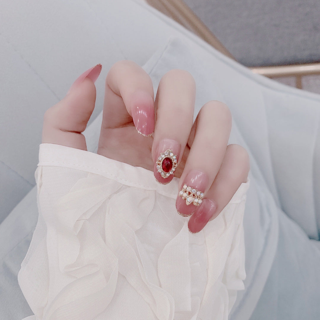 Artful nail extensions with an elegant leaf pattern Bowlift