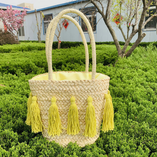 Trendy basket bag with tassels Bowlift