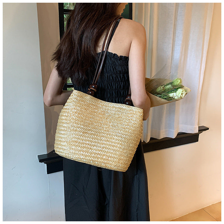 Handcrafted natural material bag Bowlift