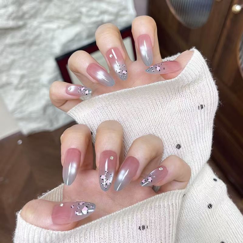 Premium Nail Art Press-On Set Bowlift