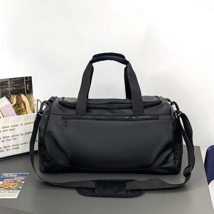 Men's sports bag with plenty of storage space and padded carrying handles Bowlift