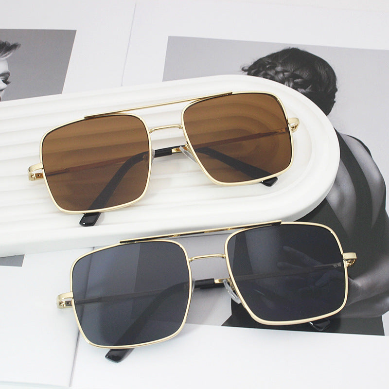 Fashionable Oversized Sunglasses in Elegant Square Design Bowlift