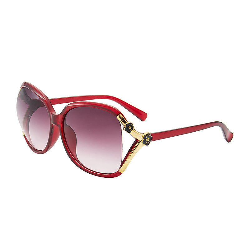 Women's large cat-eye sunglasses with decorative accents Bowlift
