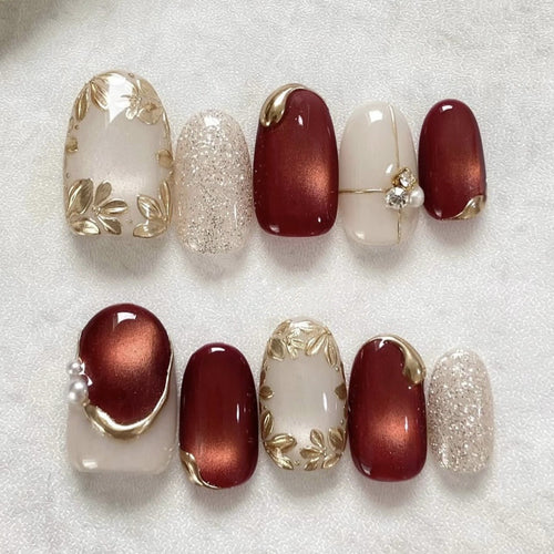 Artificial nails with elegant gold accent Bowlift