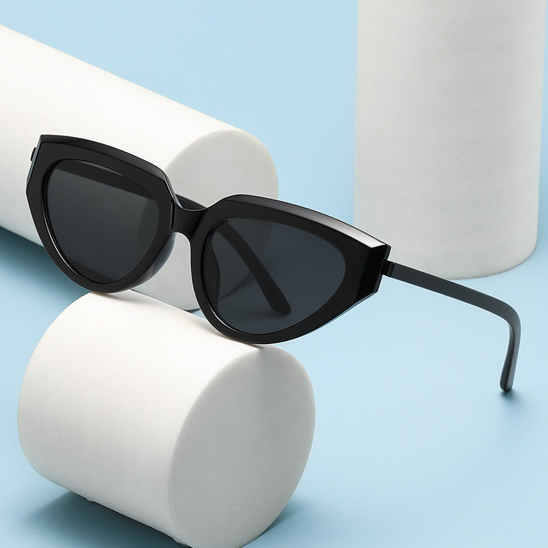 Ladies stylish Cat-Eye Sunglasses with durable plastic frame Bowlift