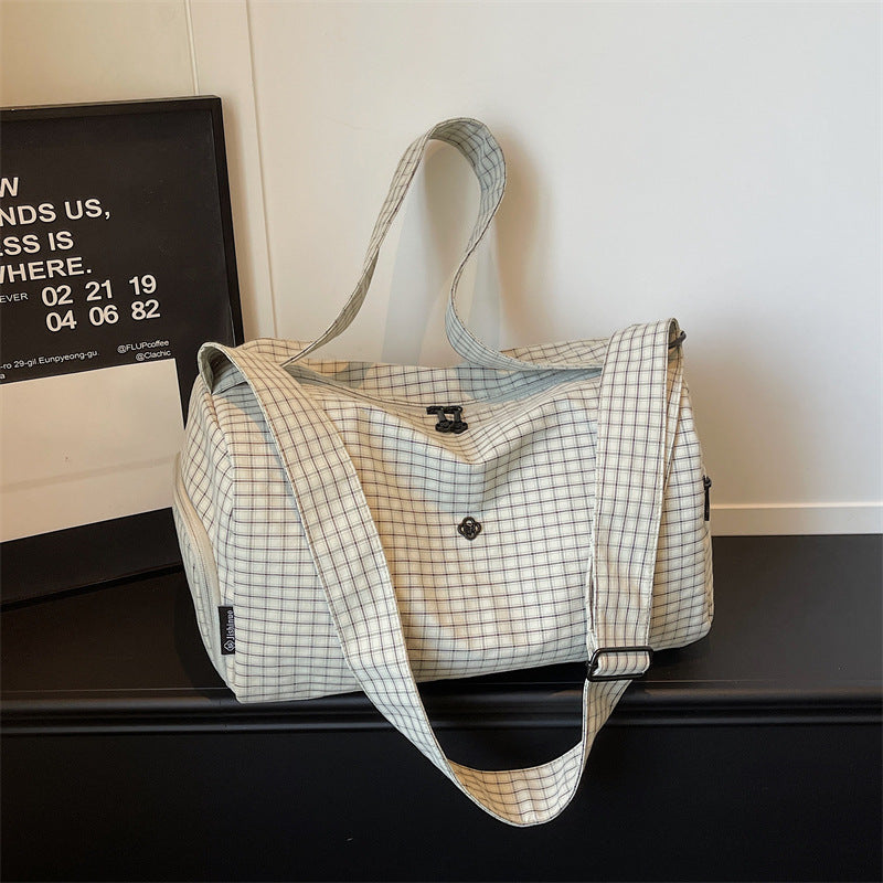 Women’s sporty and stylish travel bag Bowlift