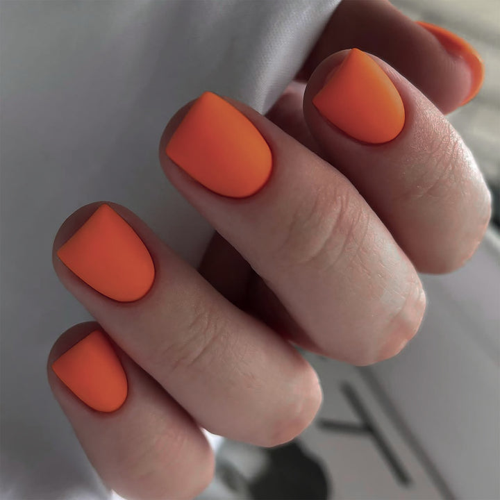 Matt lacquered nail art Bowlift