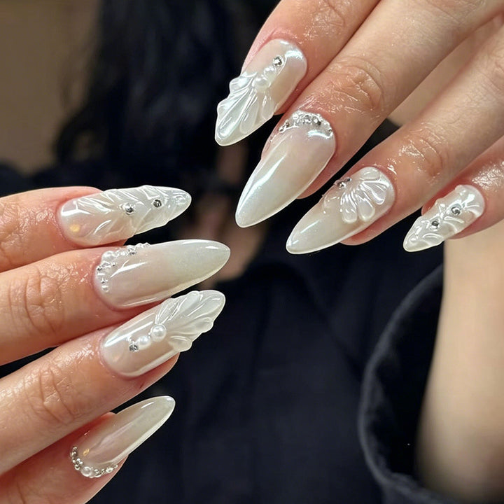 Elegant Rhinestone-Embellished Nail Tips Bowlift