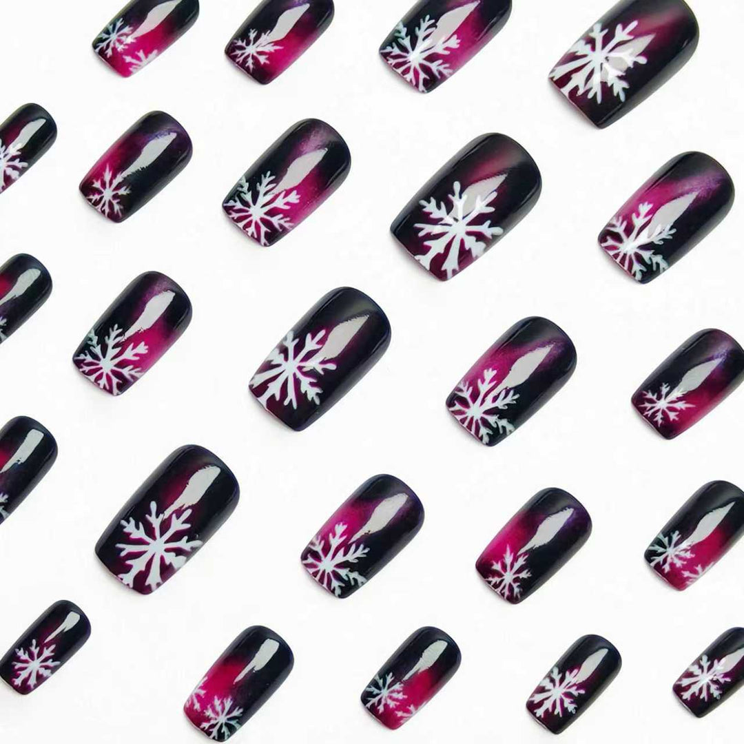 Artificial nails with festive snowflake design Bowlift