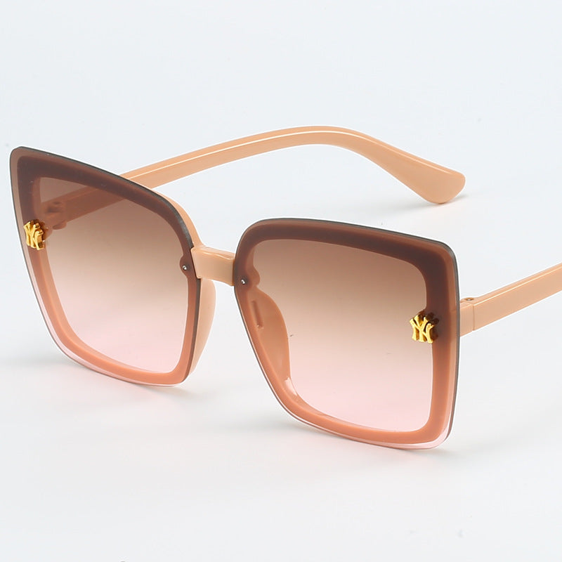 Ladies stylish square sunglasses with elegant details Bowlift
