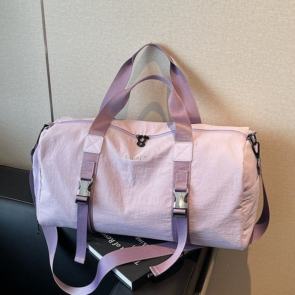 Sporty Duffel Bag with Adjustable Shoulder Strap and Ergonomic Handles Bowlift