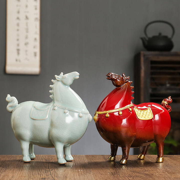 Decorative ceramic horse Bowlift