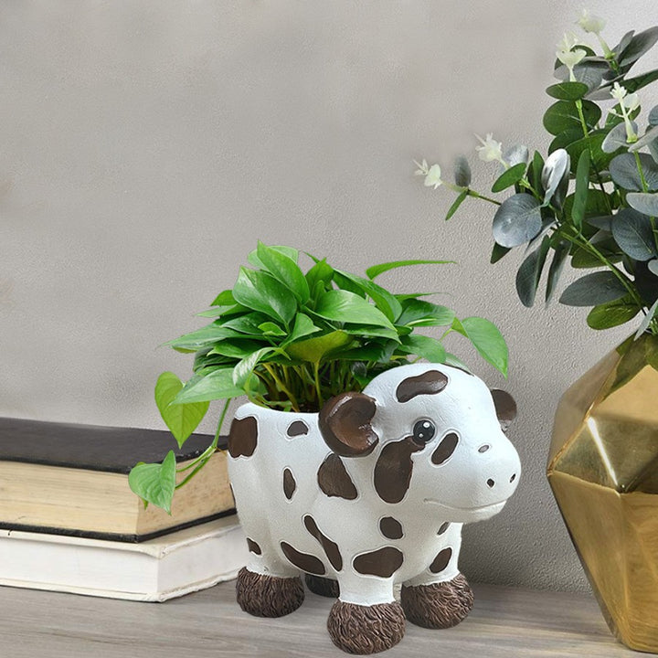 Flower pot in the shape of a cow Bowlift