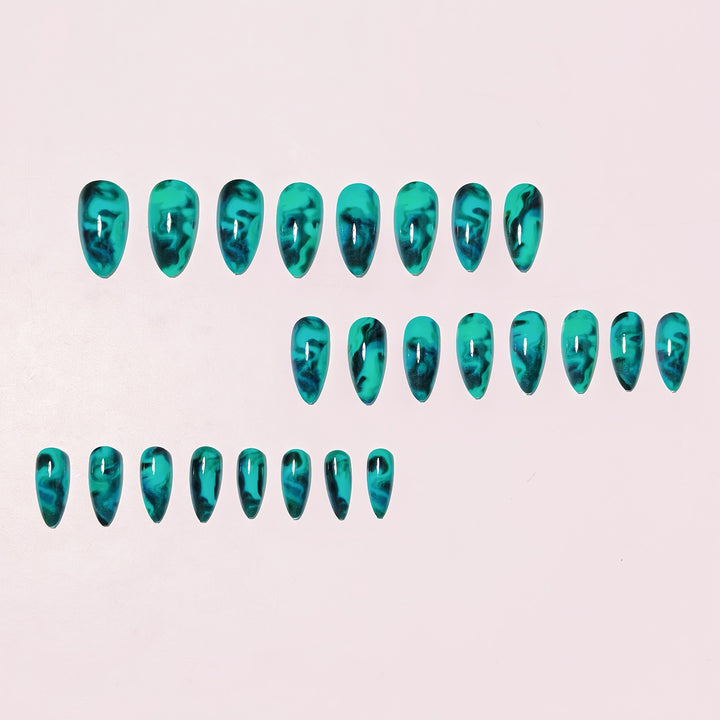 Artificial Nails in Modern Marble Effect Bowlift