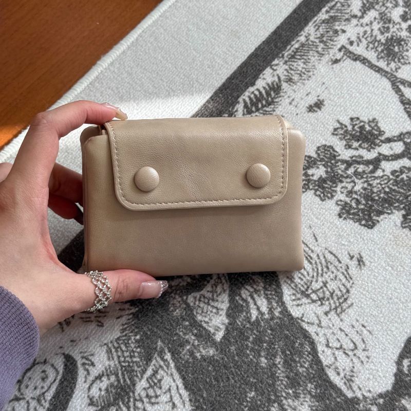 Stylish Compact Leather Cardholder Bowlift