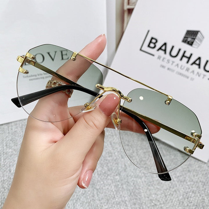 Women modern pilot sunglasses with gradient lenses and slim metal frame Bowlift