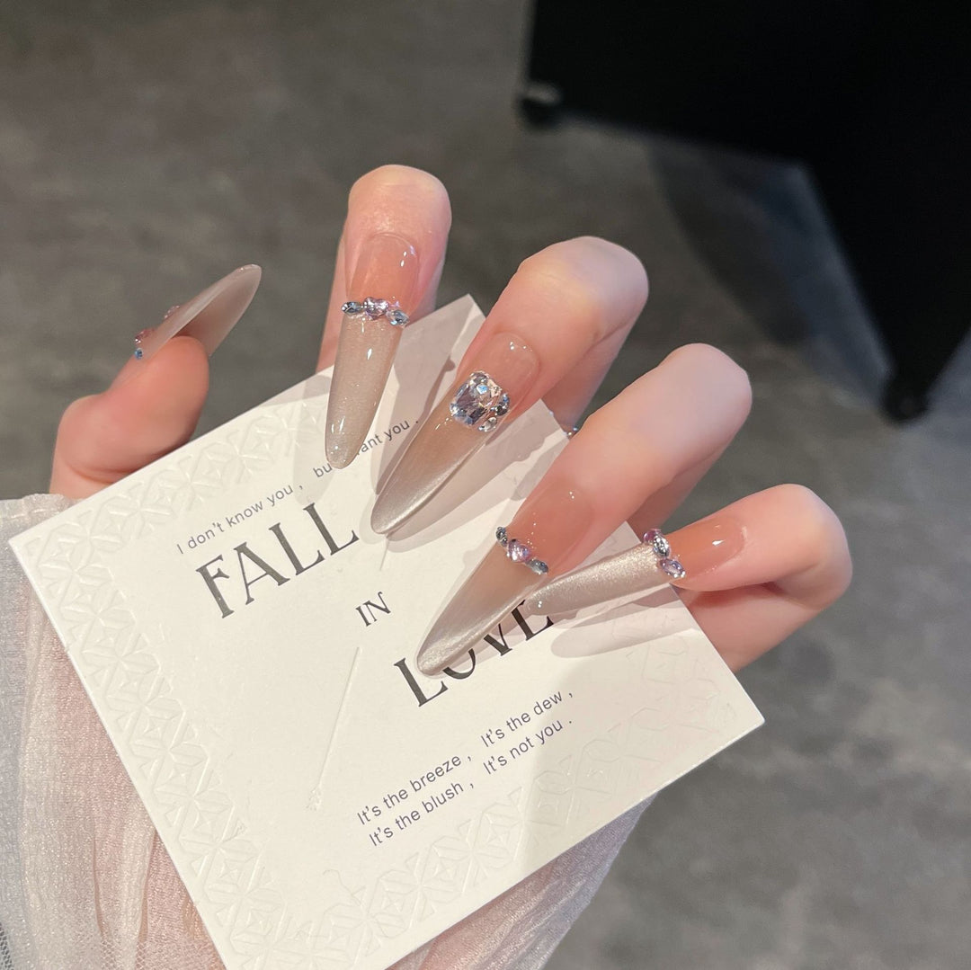 Stylish Stiletto Press-On Nail Extensions Bowlift