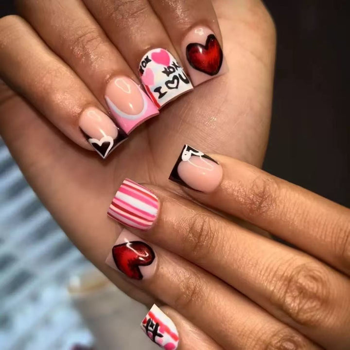 Artificial nail set with romantic heart and stripe designs Bowlift