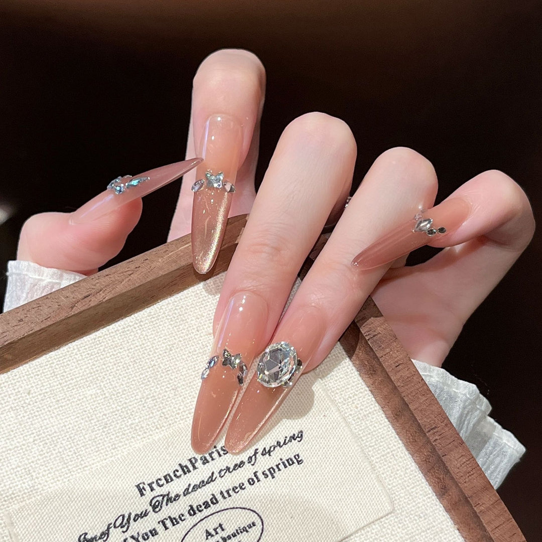 Glamorous Press-On Nail Extensions Bowlift
