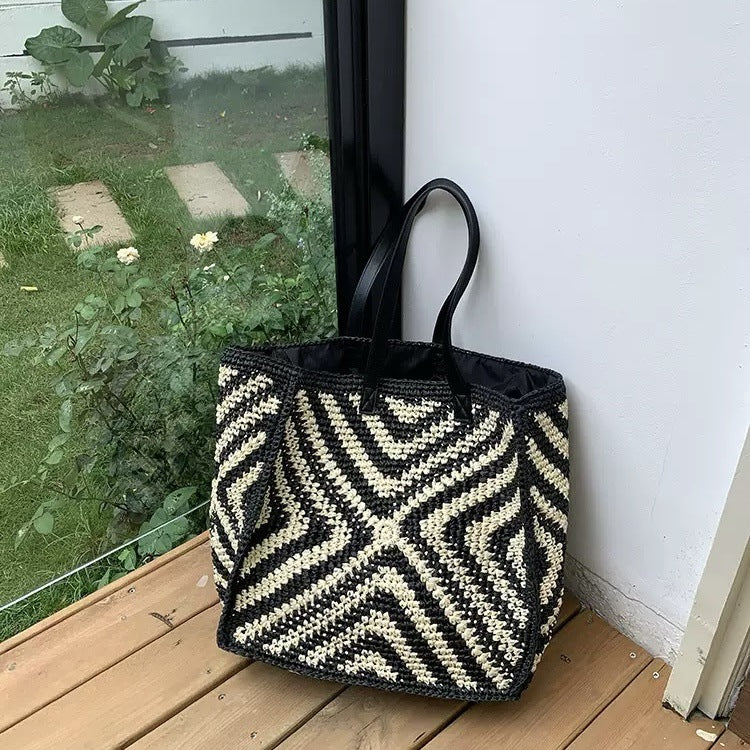 Designer basket bag with graphic pattern Bowlift