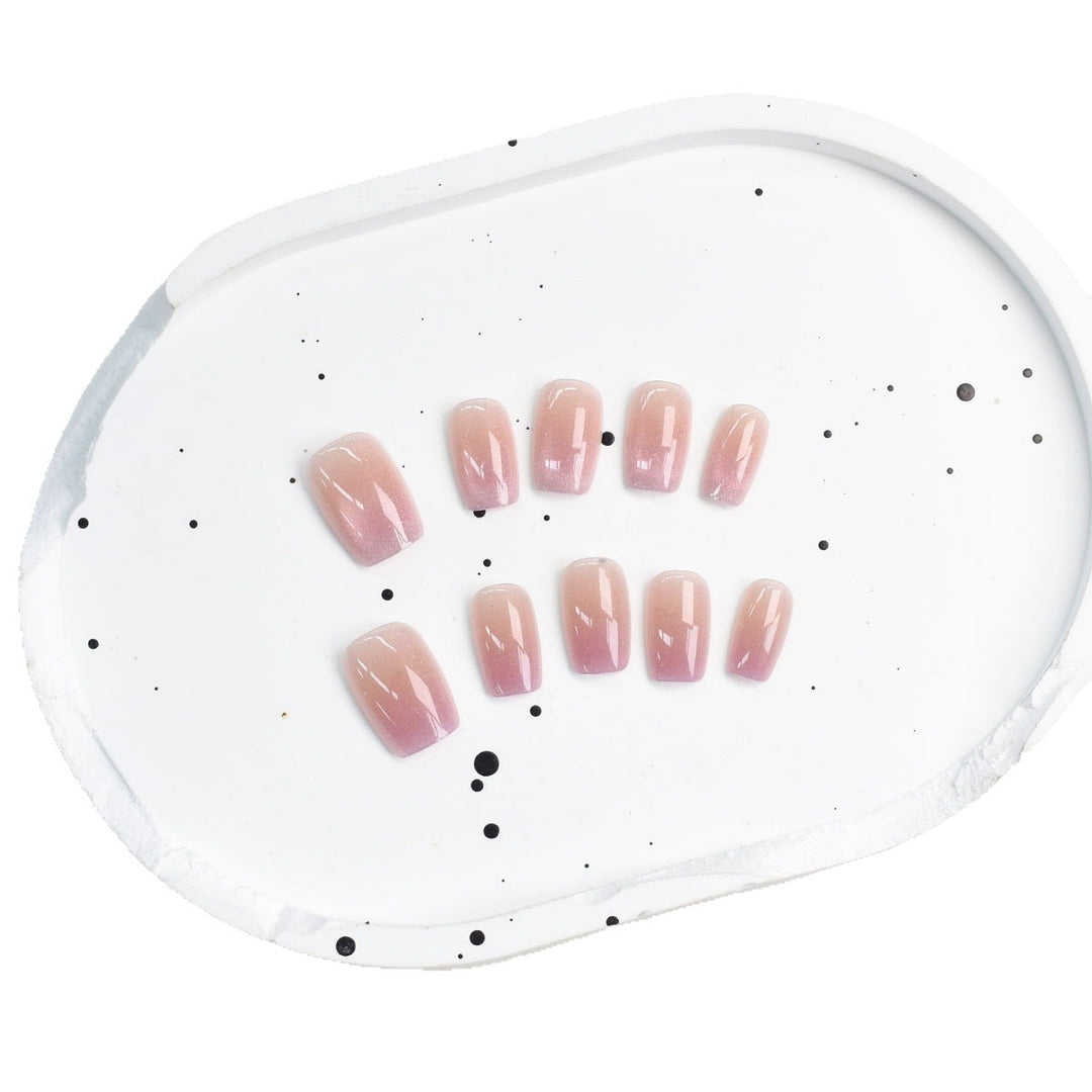 Glossy Press-On Nail Set with Elegant Ombre Effect Bowlift