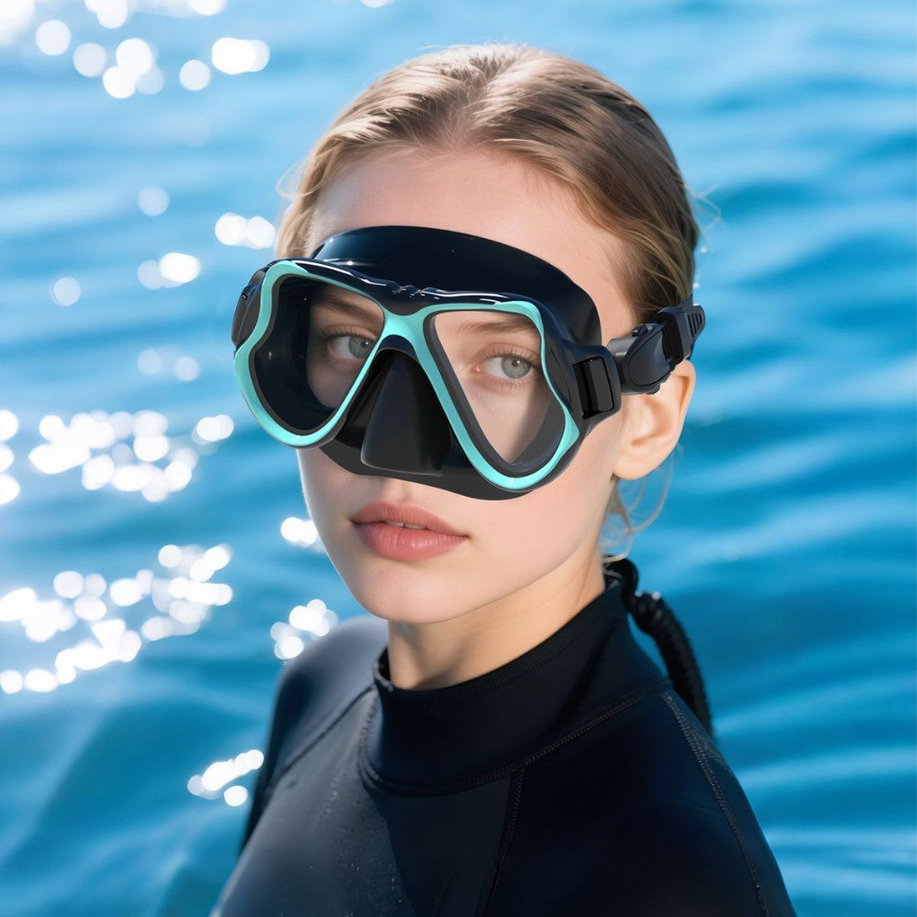 Diving mask with wide field of vision and impact-resistant design Bowlift