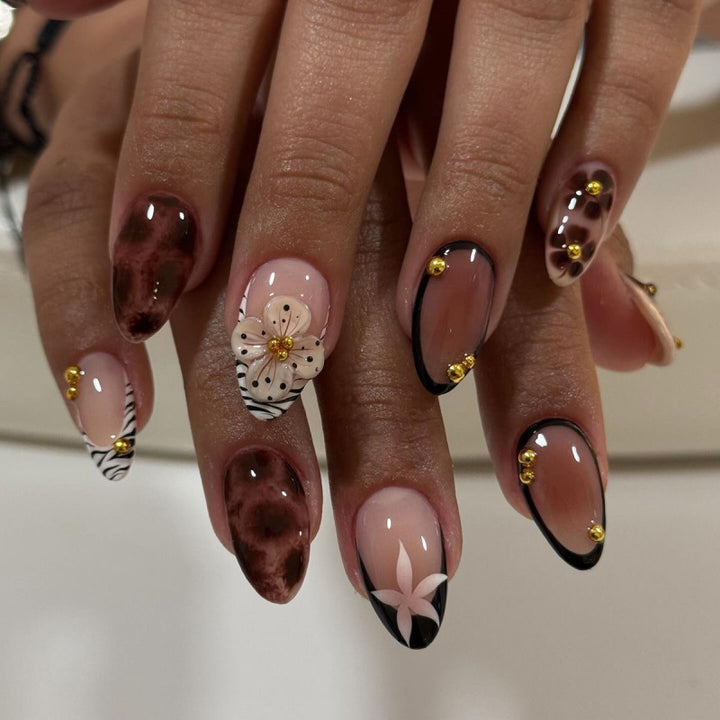 Nail Art with elegant flower design and glitter accents Bowlift