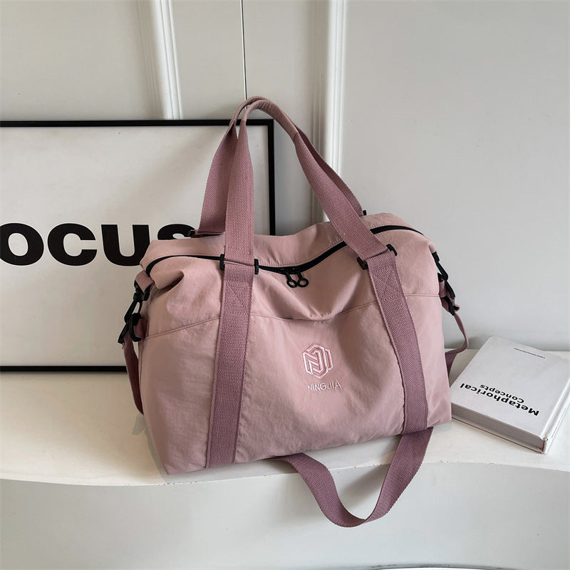 Sporty tote bag with multiple compartments and adjustable straps Bowlift
