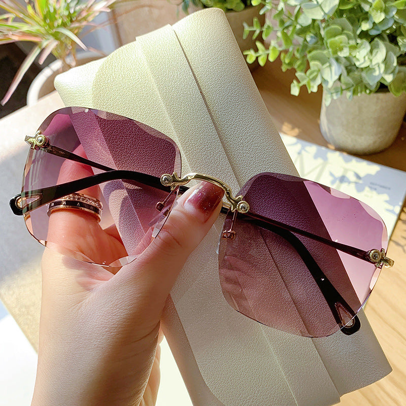 Women's stylish wing sunglasses with high-quality metal frame Bowlift