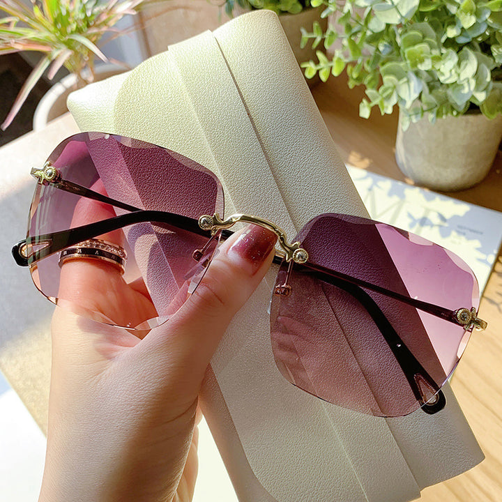 Women's stylish wing sunglasses with high-quality metal frame Bowlift